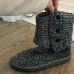 Gray knit ugg boots with black buttons
